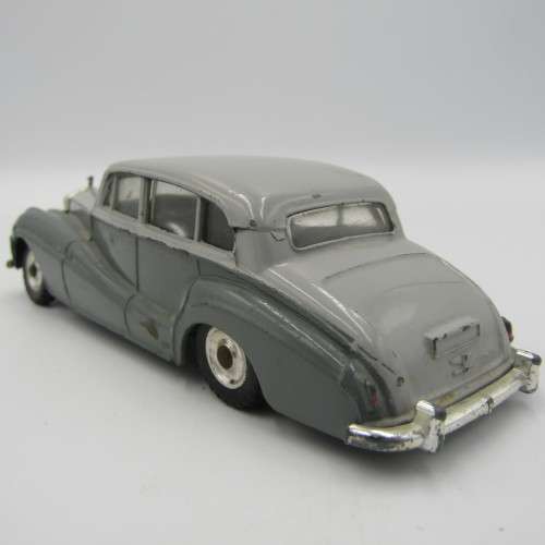 Meccano Ltd #150 Dinky Toys Rolls-Royce Silver wraith die-cast model car