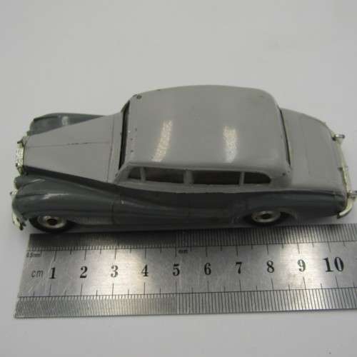 Meccano Ltd #150 Dinky Toys Rolls-Royce Silver wraith die-cast model car