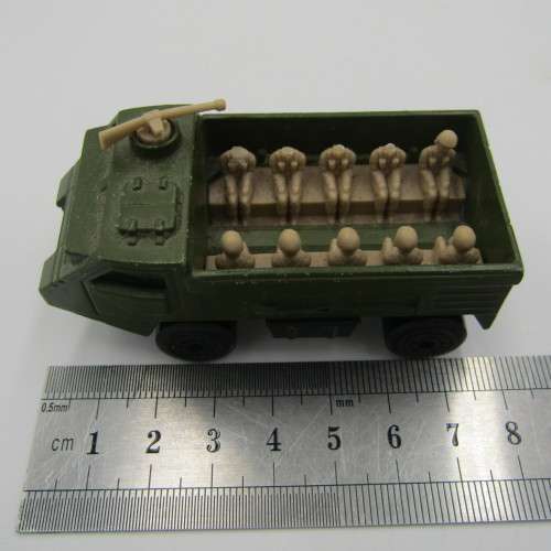 Matchbox Superfast #54 Personnel carrier die-cast toy car - 3 soldiers with no heads