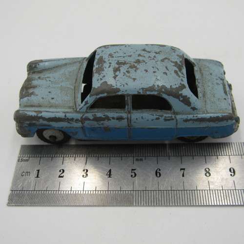 Meccano Ltd Dinky Toys #162 Ford Zephyr toy car