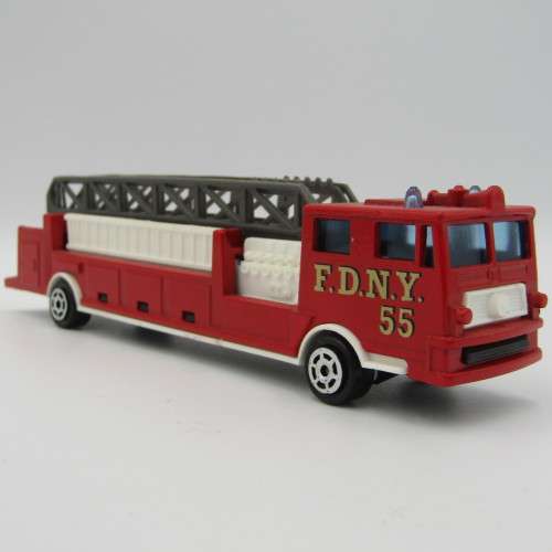 Majorette #319 Pompler Grande Echelle Fire Engine toy truck - scale 1/86