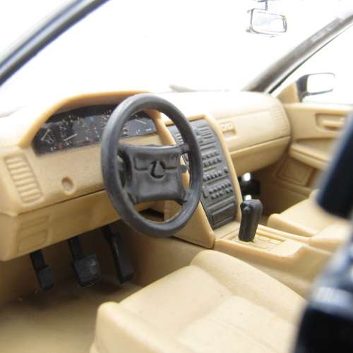 Road Legends Lexus LS 400 die-cast model car - scale 1/18