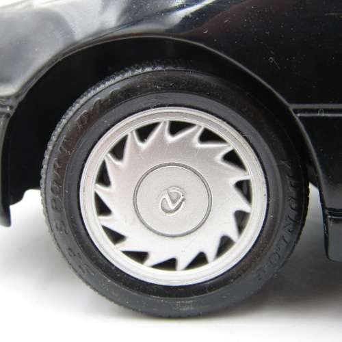 Road Legends Lexus LS 400 die-cast model car - scale 1/18