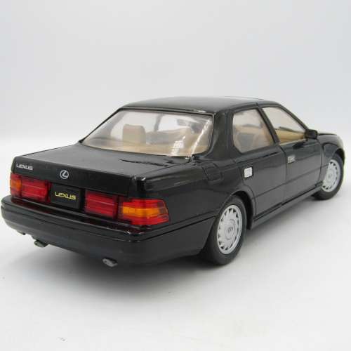 Road Legends Lexus LS 400 die-cast model car - scale 1/18
