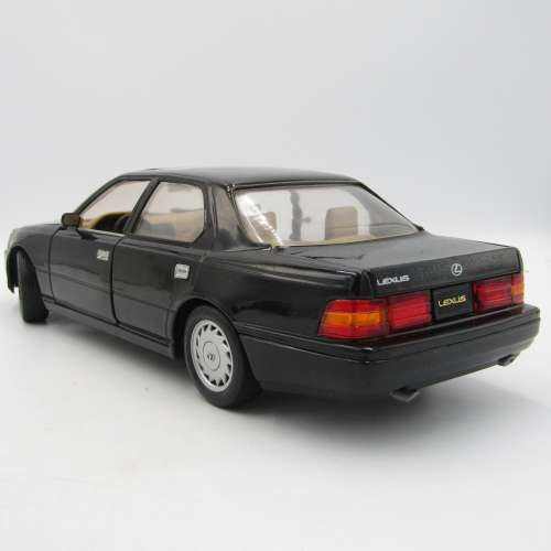 Road Legends Lexus LS 400 die-cast model car - scale 1/18