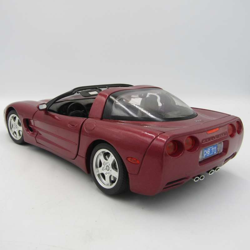 Bburago 1997 Chevrolet Corvette C5 die-cast model car - scale 1/18