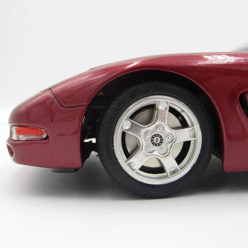 Bburago 1997 Chevrolet Corvette C5 die-cast model car - scale 1/18