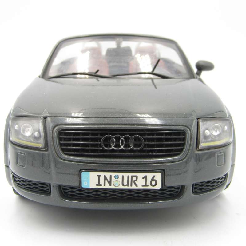Maisto Audi TT Roadster die-cast model car - scale 1/18 - mirror missing