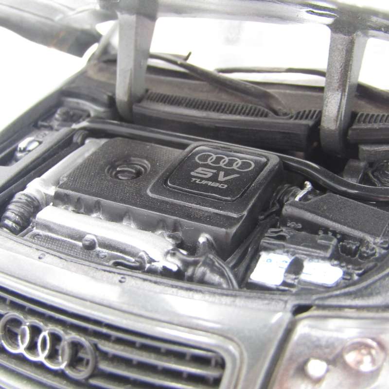 Maisto Audi TT Roadster die-cast model car - scale 1/18 - mirror missing