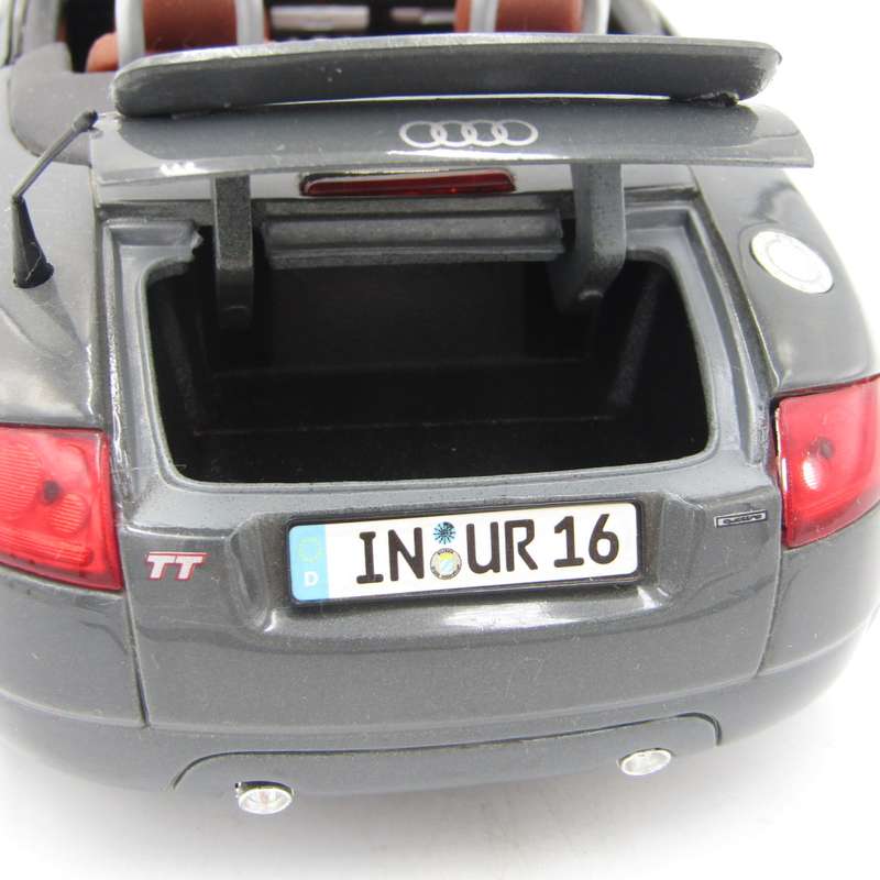 Maisto Audi TT Roadster die-cast model car - scale 1/18 - mirror missing