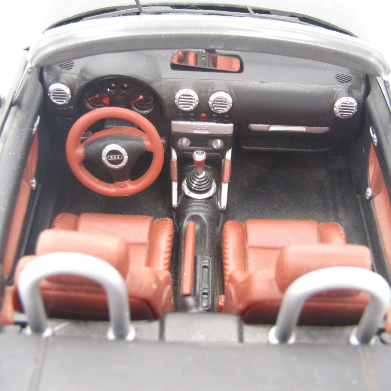 Maisto Audi TT Roadster die-cast model car - scale 1/18 - mirror missing