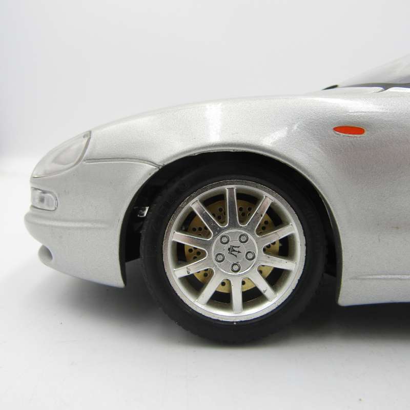 Bburago 1998 Maserati 3200 G die-cast model car - scale 1/18