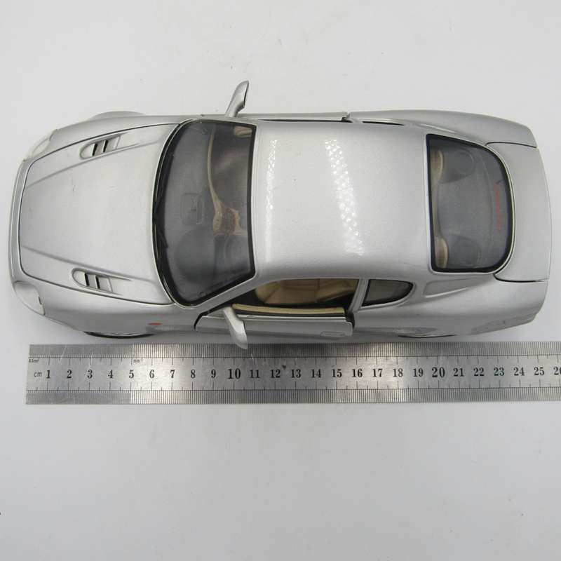 Bburago 1998 Maserati 3200 G die-cast model car - scale 1/18