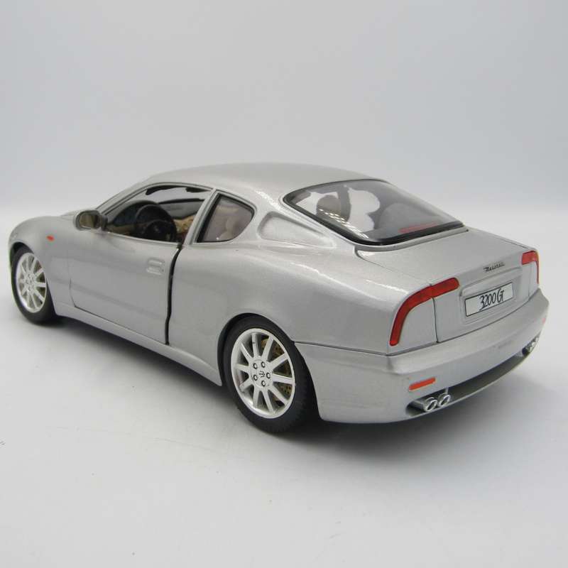 Bburago 1998 Maserati 3200 G die-cast model car - scale 1/18