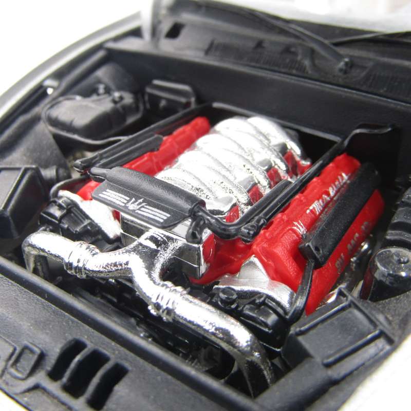 Bburago 1998 Maserati 3200 G die-cast model car - scale 1/18