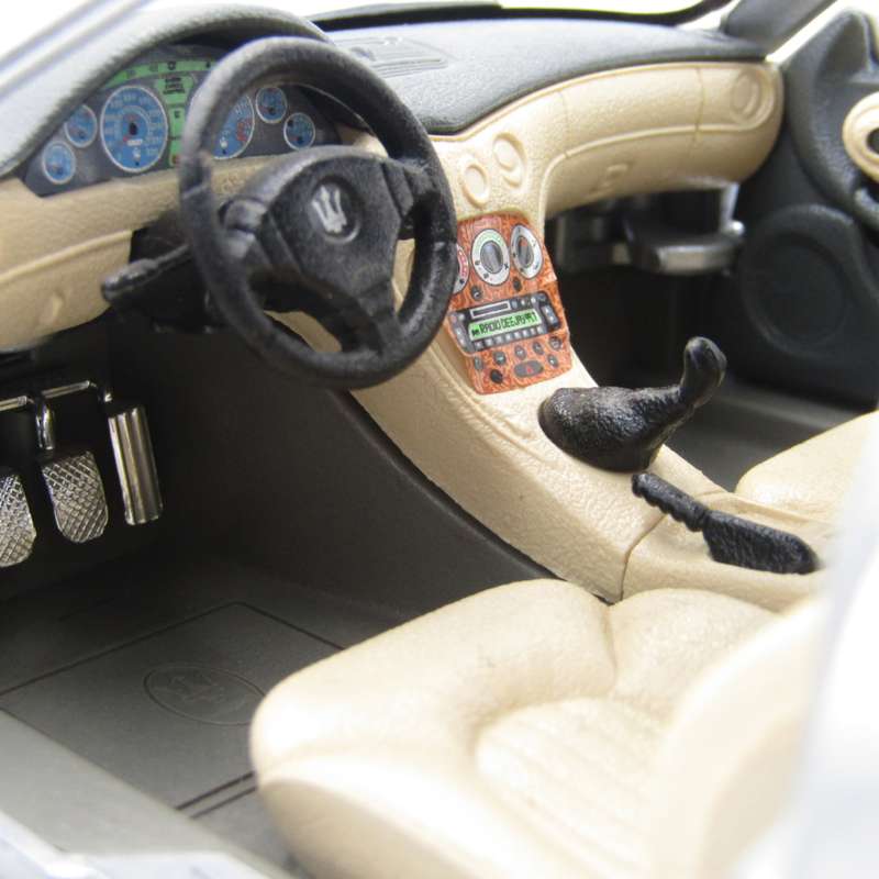 Bburago 1998 Maserati 3200 G die-cast model car - scale 1/18