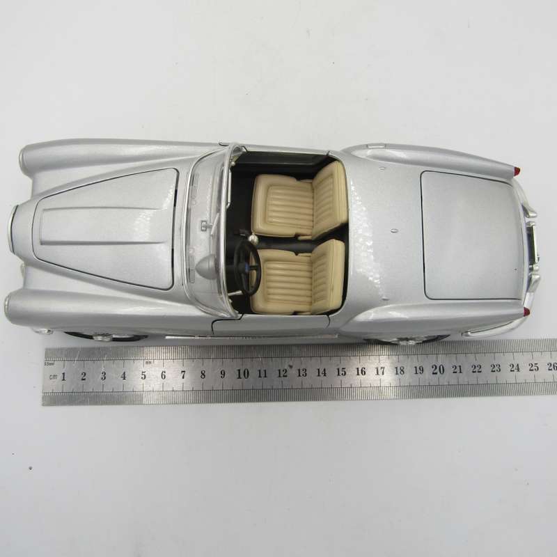 Bburago 1955 Lancia Aurelia B24 Spider die-cast model car - scale 1/18