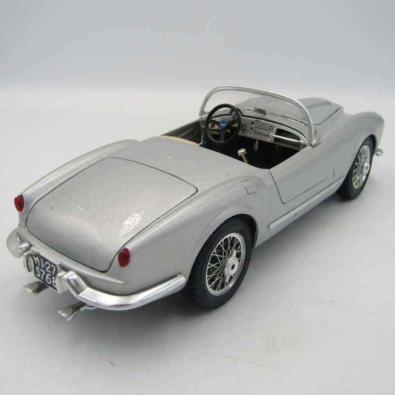 Bburago 1955 Lancia Aurelia B24 Spider die-cast model car - scale 1/18