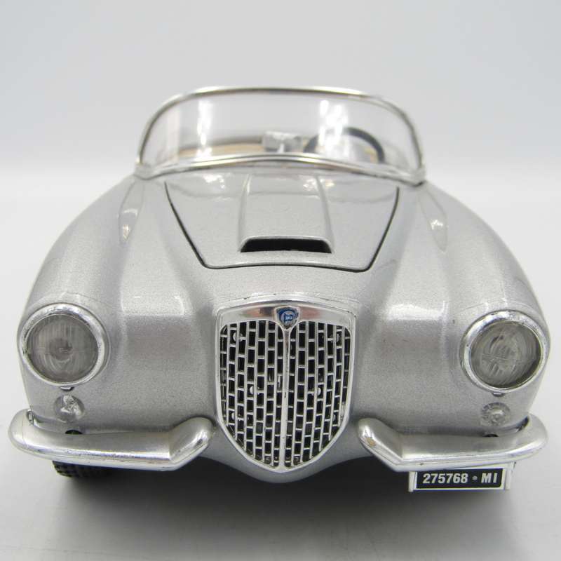 Bburago 1955 Lancia Aurelia B24 Spider die-cast model car - scale 1/18