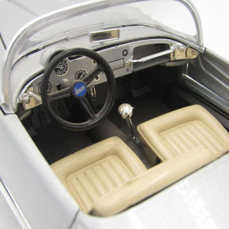 Bburago 1955 Lancia Aurelia B24 Spider die-cast model car - scale 1/18