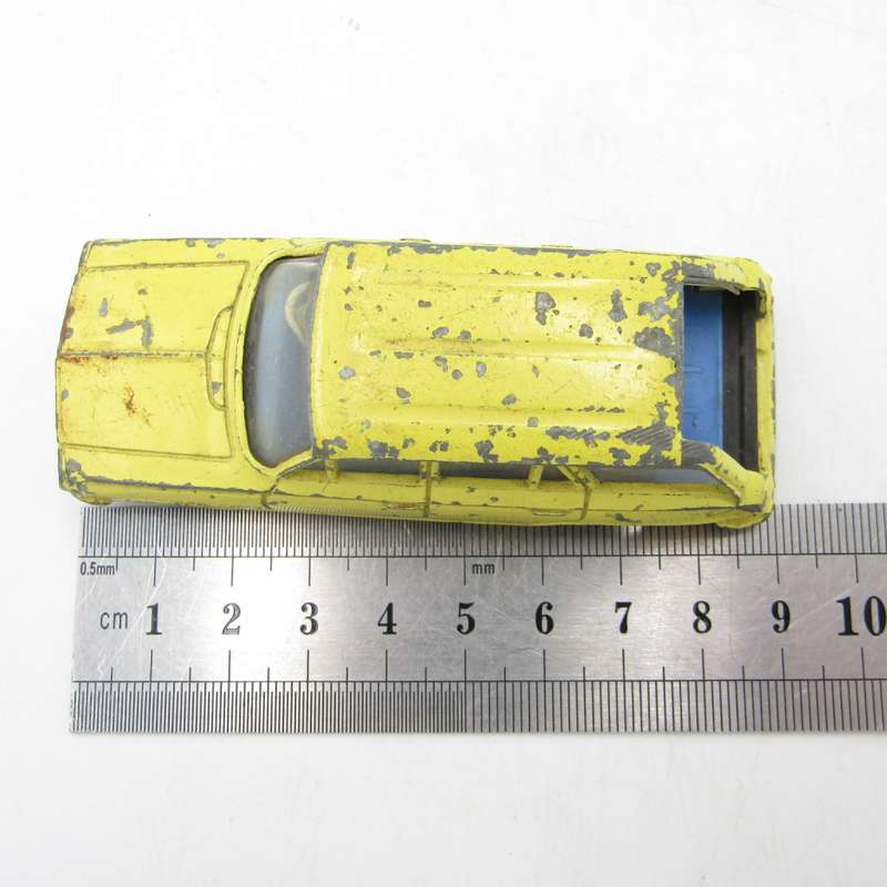 Meccano Ltd Dinky Toys #141 Victor Estate die-cast toy car - no tyres - back door missing