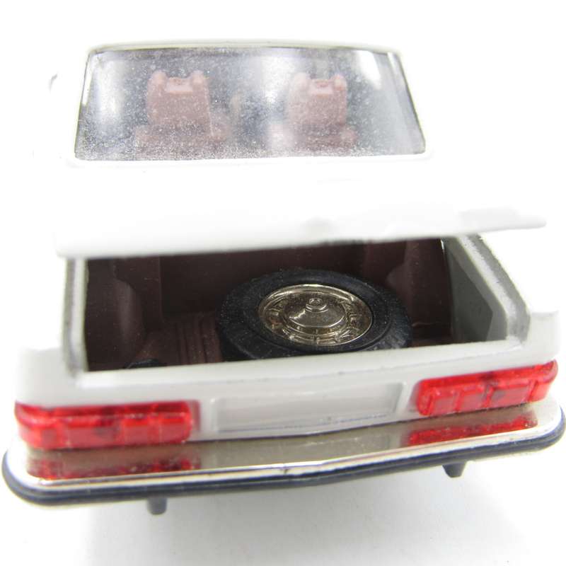 Russian Gaz-3102 Volga die-cast model car - scale 1/43