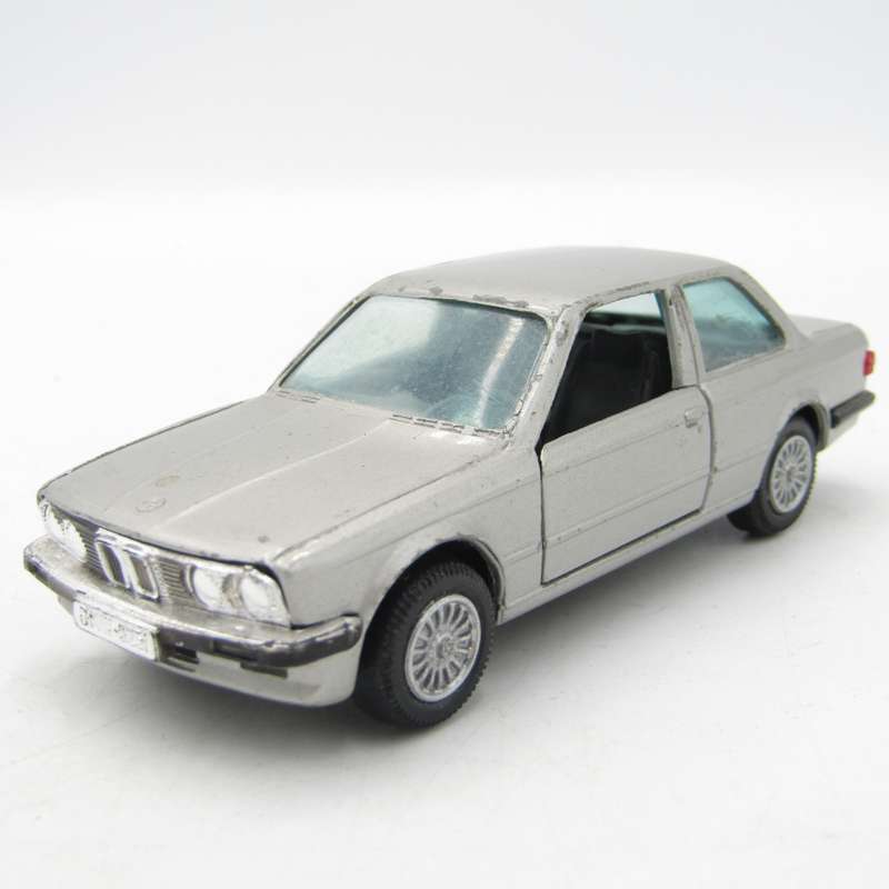 Gama #1166 BMW 325i die-cast model car - scale 1/43