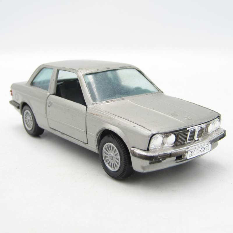 Gama #1166 BMW 325i die-cast model car - scale 1/43