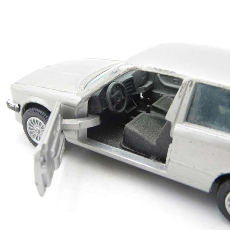 Gama #1166 BMW 325i die-cast model car - scale 1/43