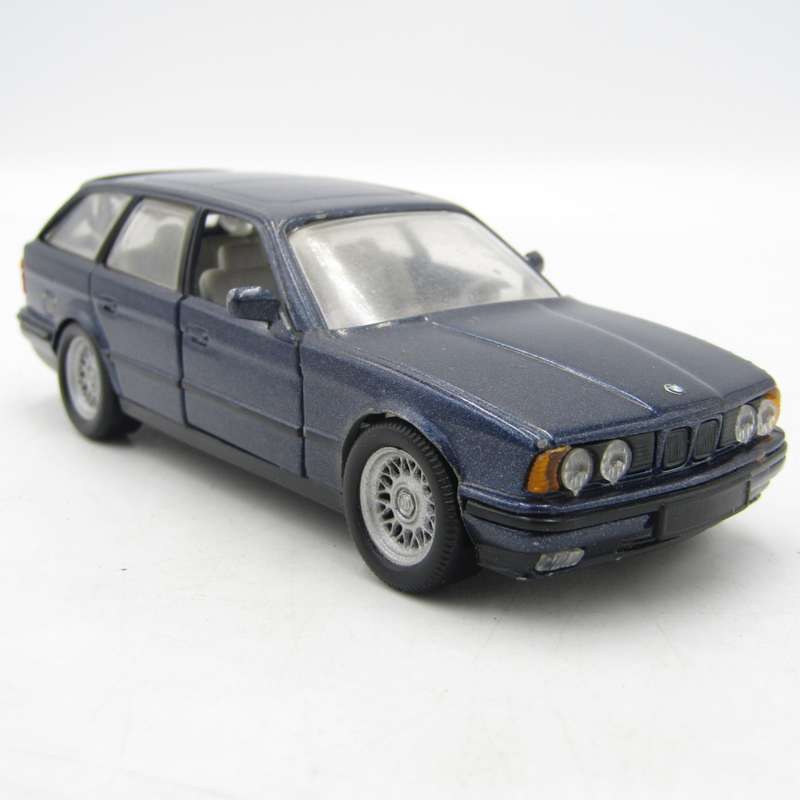 Gama #1011 BMW 525i die-cast model car - scale 1/43