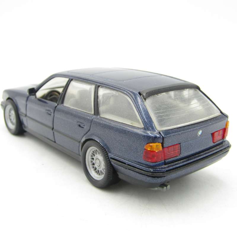 Gama #1011 BMW 525i die-cast model car - scale 1/43