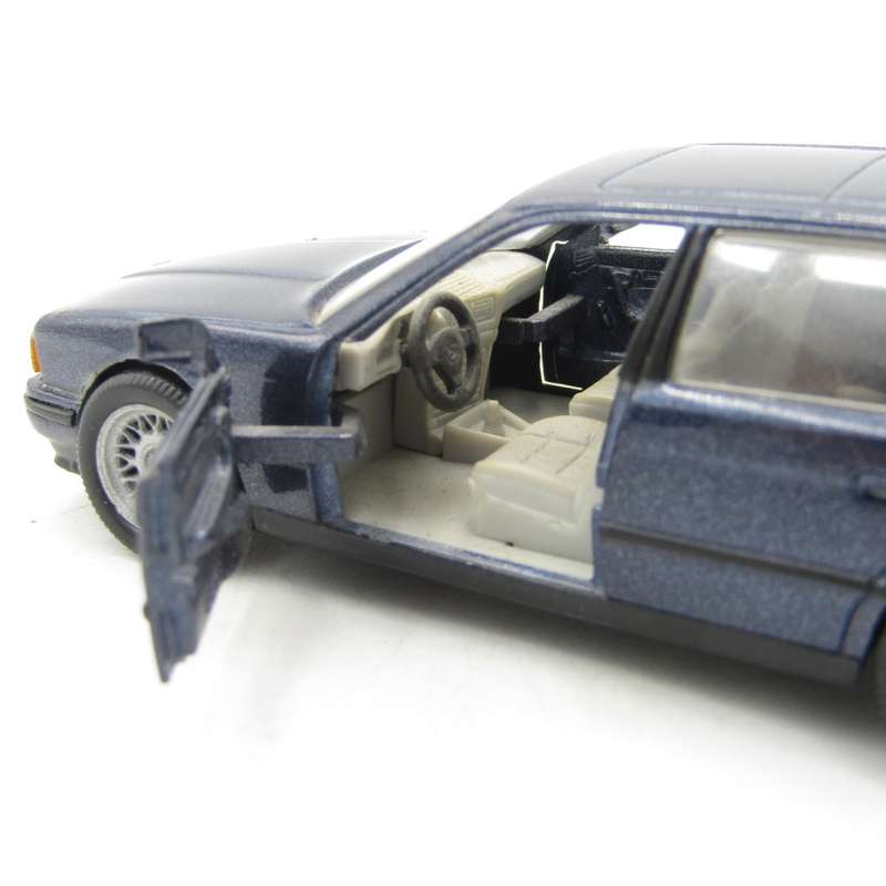 Gama #1011 BMW 525i die-cast model car - scale 1/43