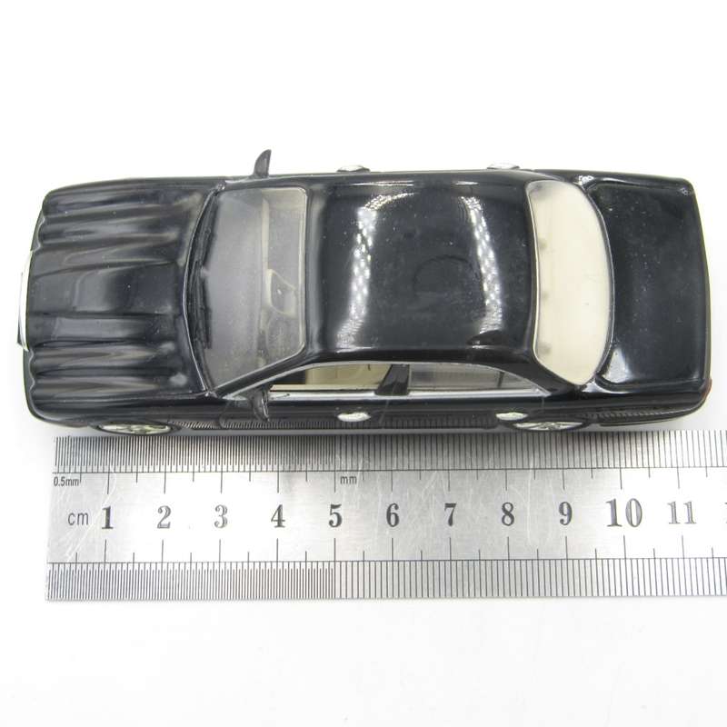 Universal Hobbies Jaquar XJ8 die-cast model car - scale 1/43