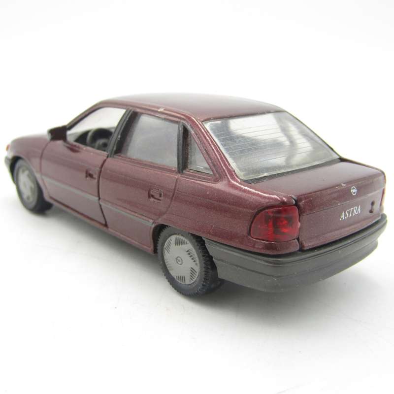Gama Opel Astra die-cast model car - scale 1/43
