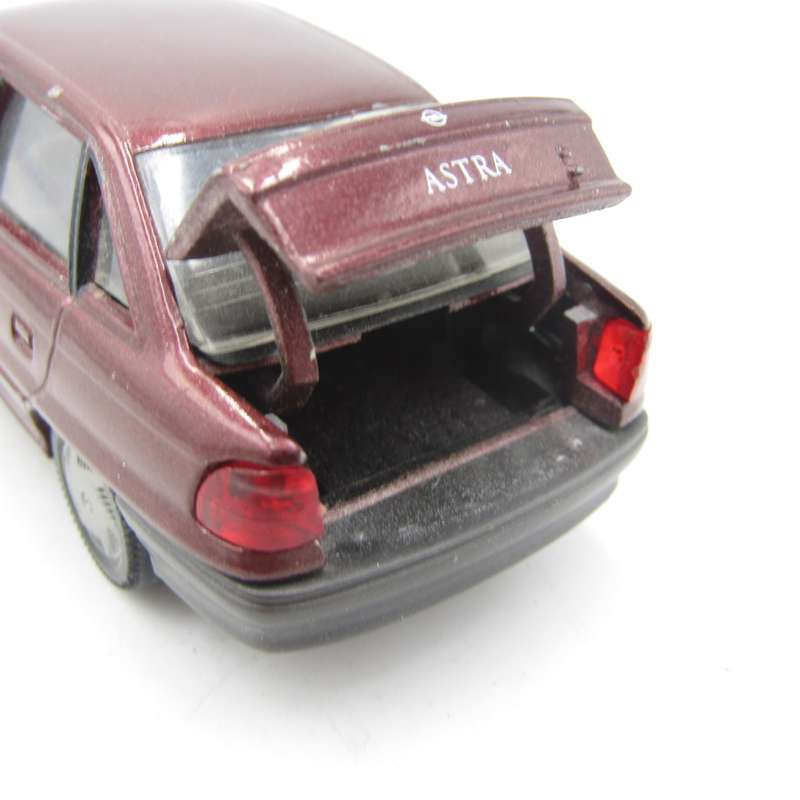 Gama Opel Astra die-cast model car - scale 1/43