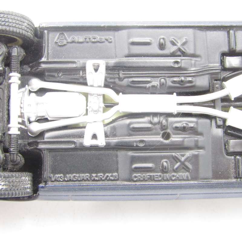 AutoArt Jaguar XJR die-cast model car with steering - no mirrors - scale 1/43