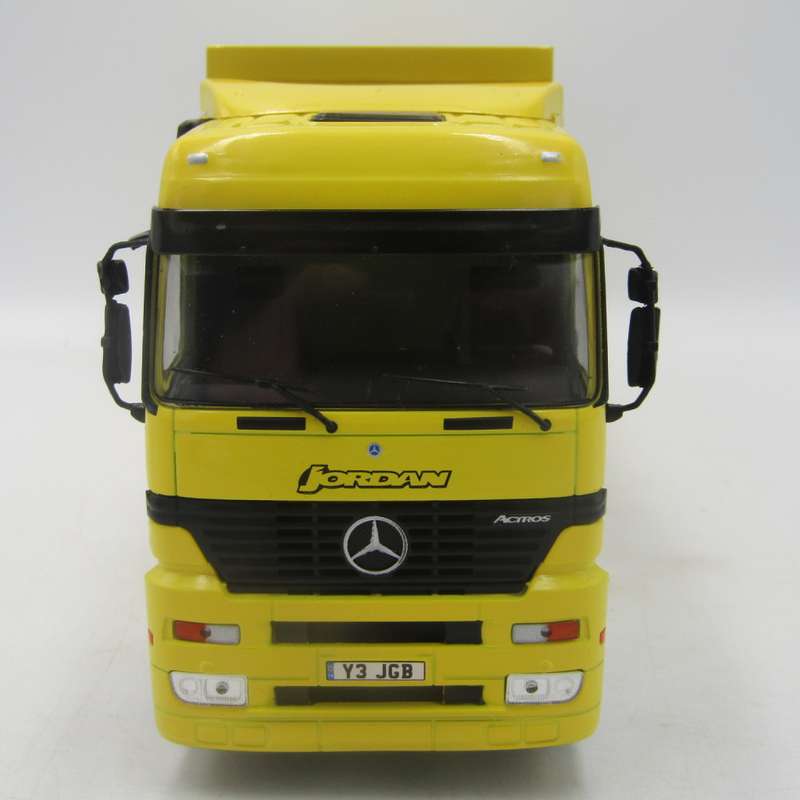 Formula 1 Mercedes-Benz Actros F1 Transporter truck - Jordan Honda Bitten Heroes - scale 1/43