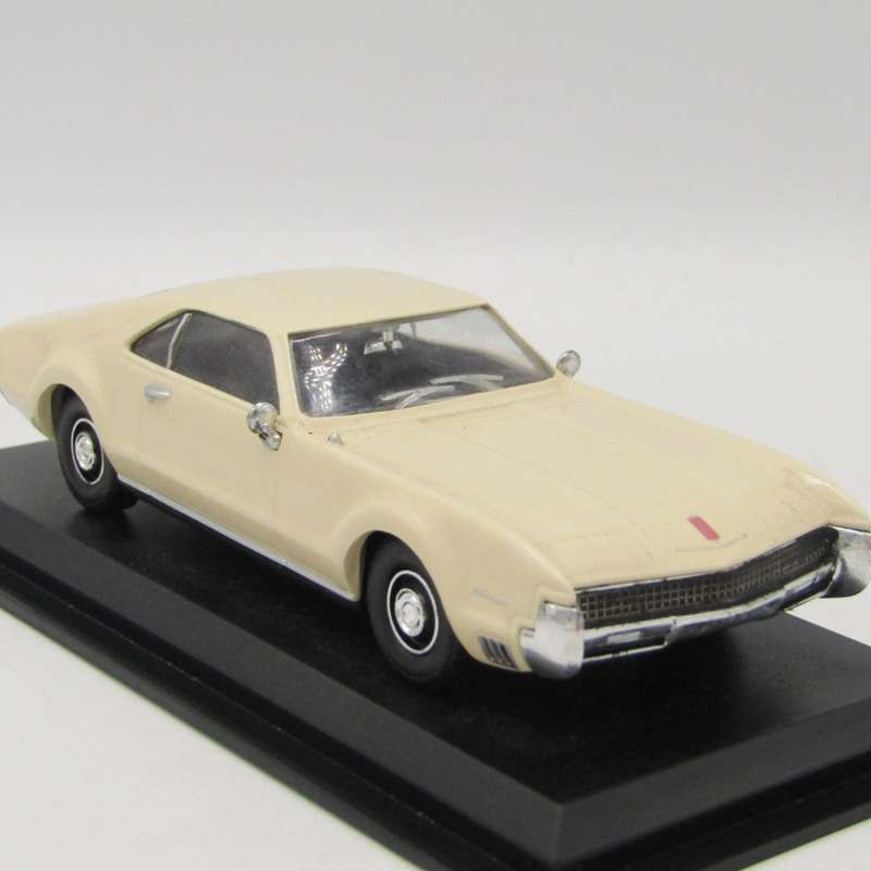Del Prado 1966 Oldsmobile Toronado die-cast model car - scale 1/43
