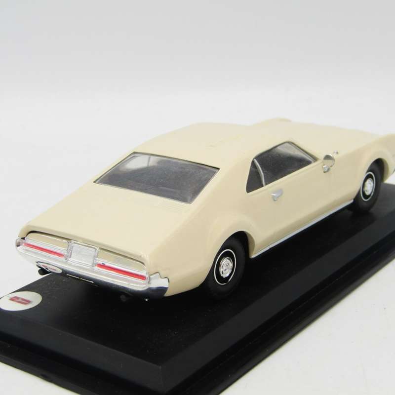 Del Prado 1966 Oldsmobile Toronado die-cast model car - scale 1/43