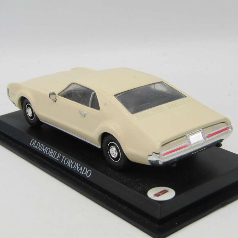 Del Prado 1966 Oldsmobile Toronado die-cast model car - scale 1/43