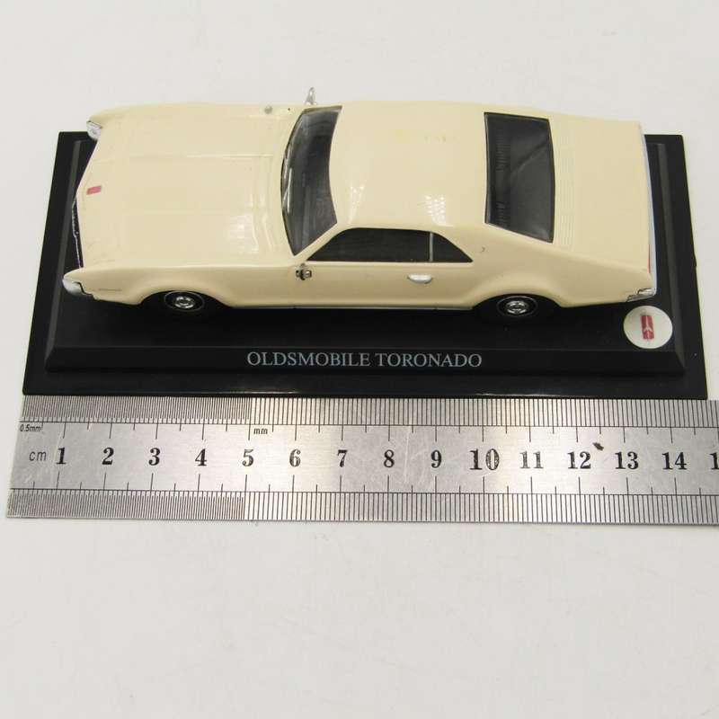 Del Prado 1966 Oldsmobile Toronado die-cast model car - scale 1/43