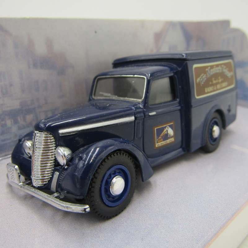 Matchbox Dinky 1948 Commer 8 CWT van model car in box