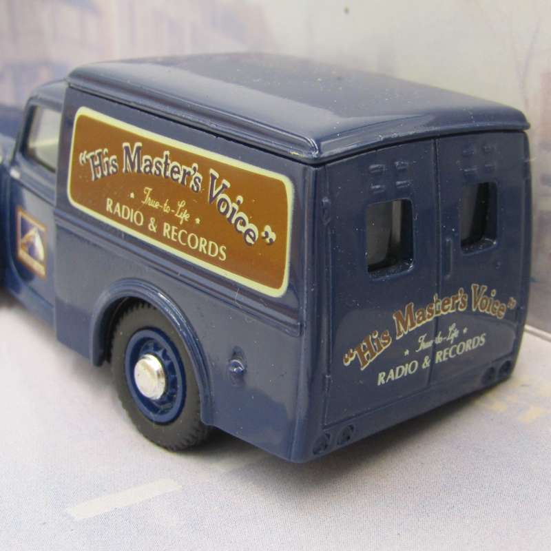 Matchbox Dinky 1948 Commer 8 CWT van model car in box