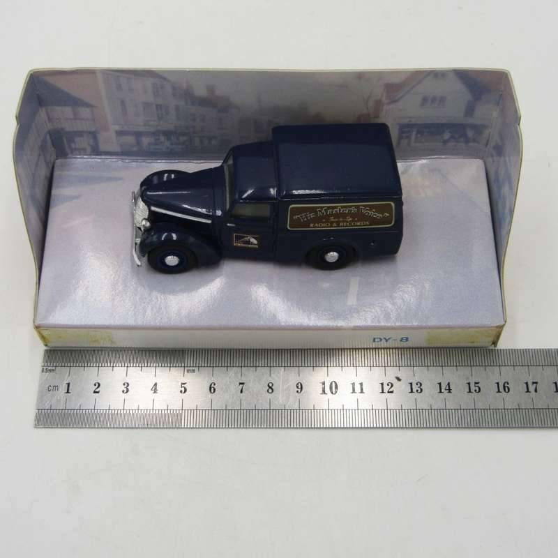Matchbox Dinky 1948 Commer 8 CWT van model car in box