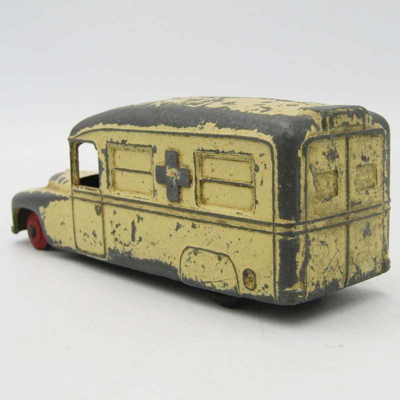 Meccano Dinky Toys Daimler Ambulance die-cast toy car - missing front tyres