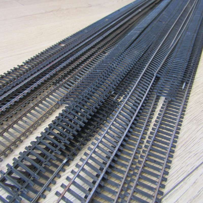 Lot of 20 HO - scale railway tracks - 10 is flexi tracks - including 2 small extensions