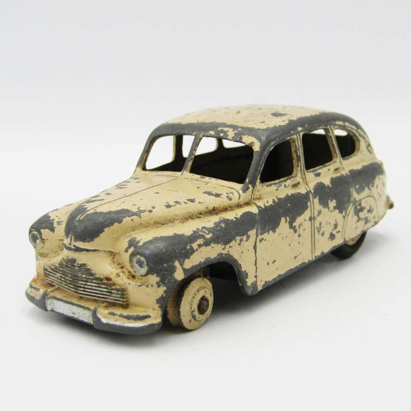 Meccano Dinky Toys Vanguard die-cast toy car - missing tyres