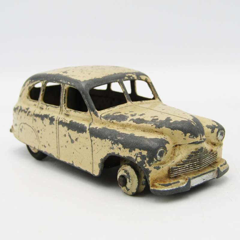 Meccano Dinky Toys Vanguard die-cast toy car - missing tyres