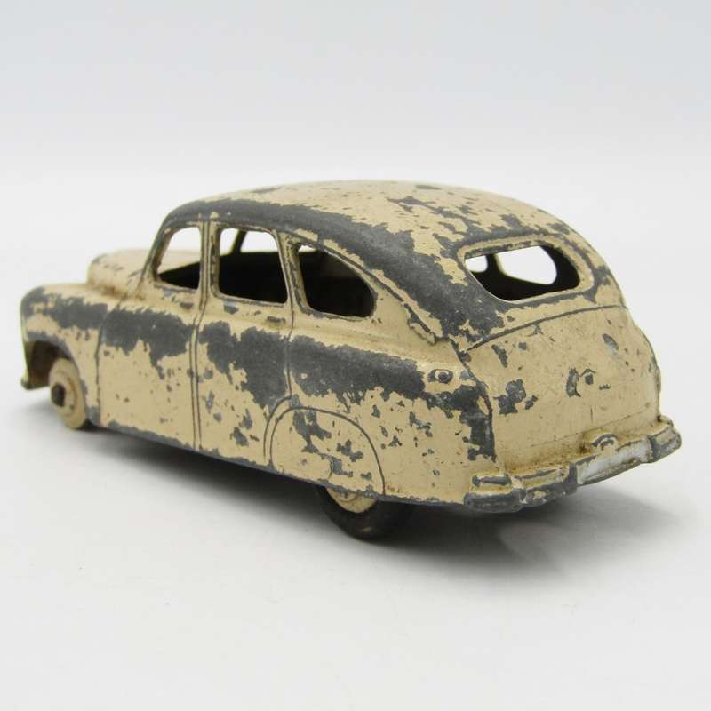 Meccano Dinky Toys Vanguard die-cast toy car - missing tyres