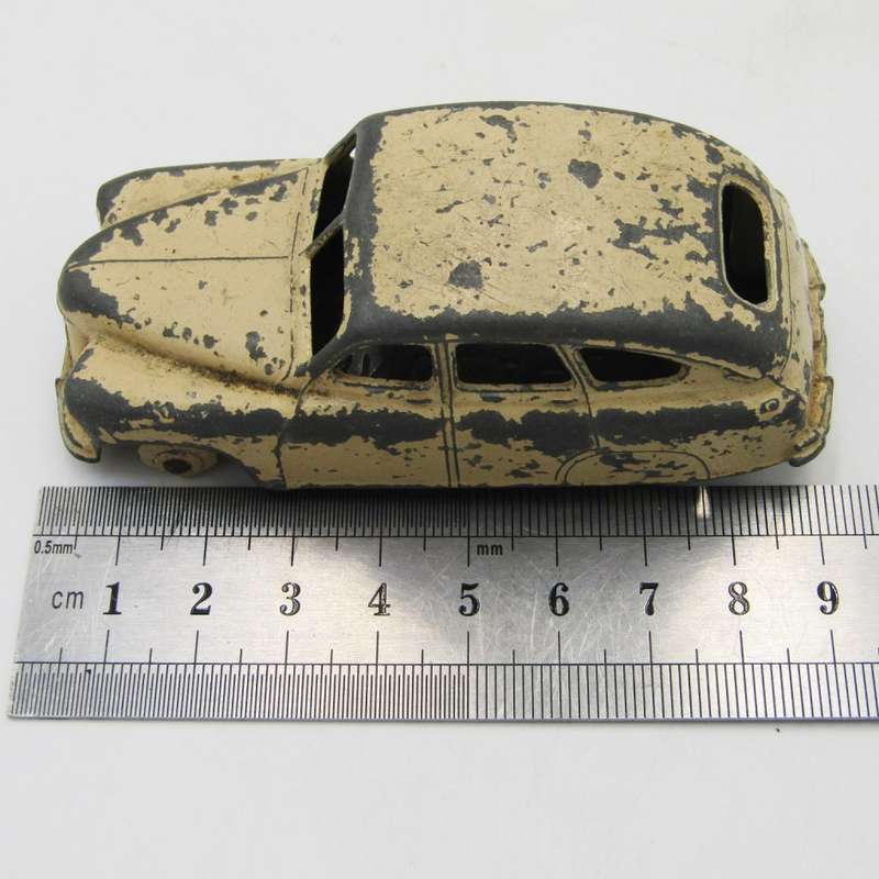 Meccano Dinky Toys Vanguard die-cast toy car - missing tyres